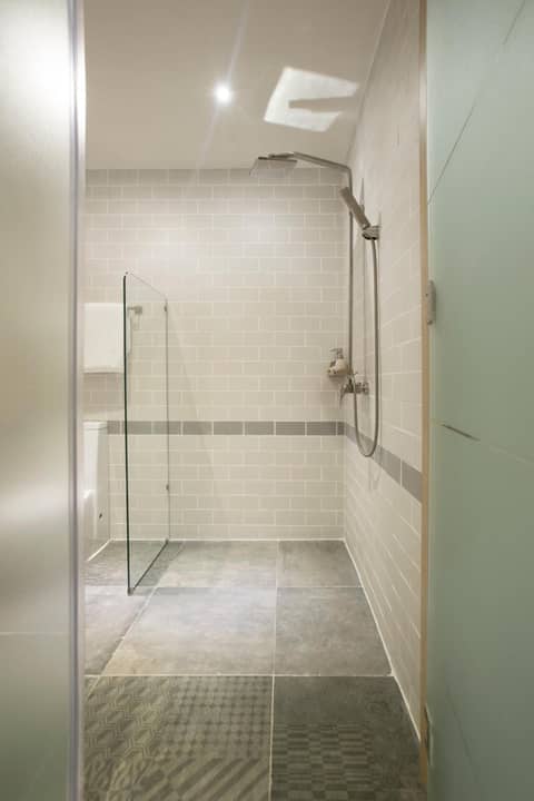 Fusion Suites Saigon — bathroom