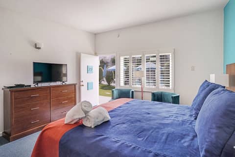 Inndulge -- A Modern Gay Men's Resort — hotel room