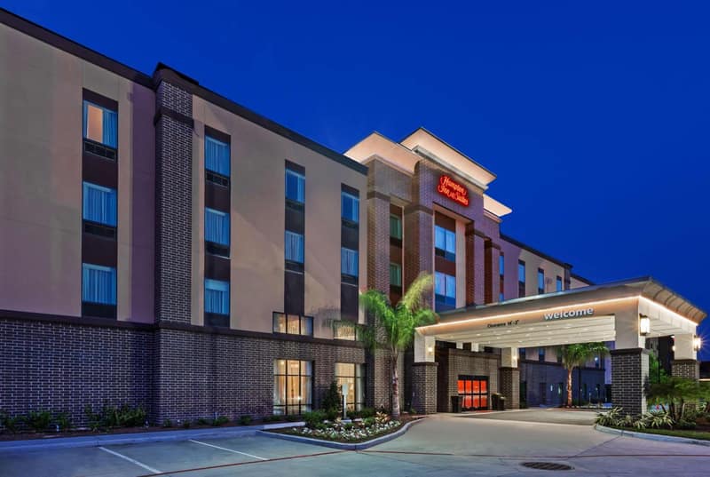 Hampton Inn & Suites Houston I-10 West Park Row, Tx — building