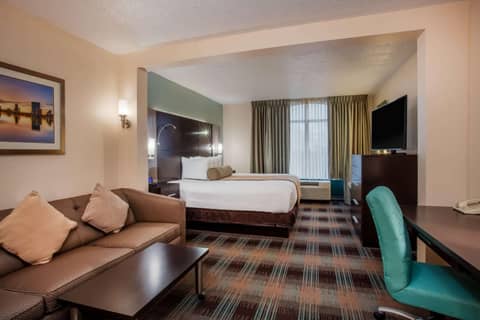 Wingate By Wyndham - Orlando International Airport- Free Hot Breakfast — photo 8