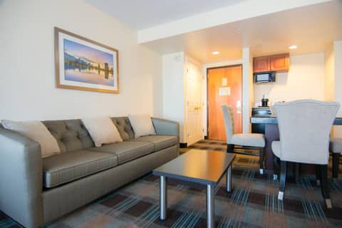 Wingate By Wyndham - Orlando International Airport- Free Hot Breakfast — photo 9