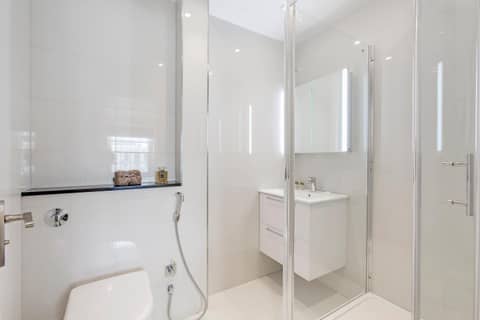 Chesham Court Knightsbridge — bathroom