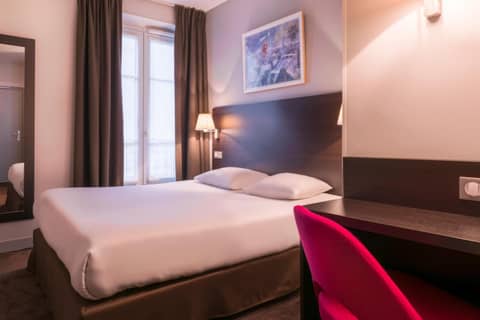 Hôtel des Ecrivains — hotel room