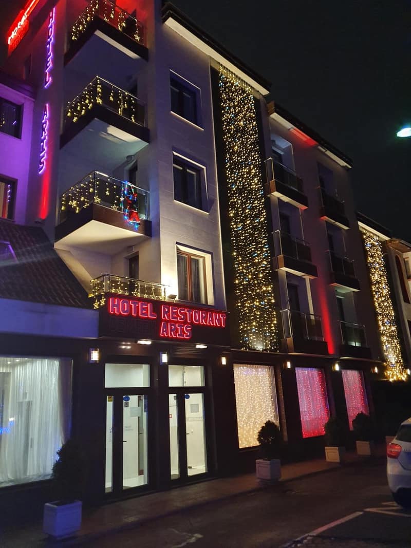 Hotel Aris — building