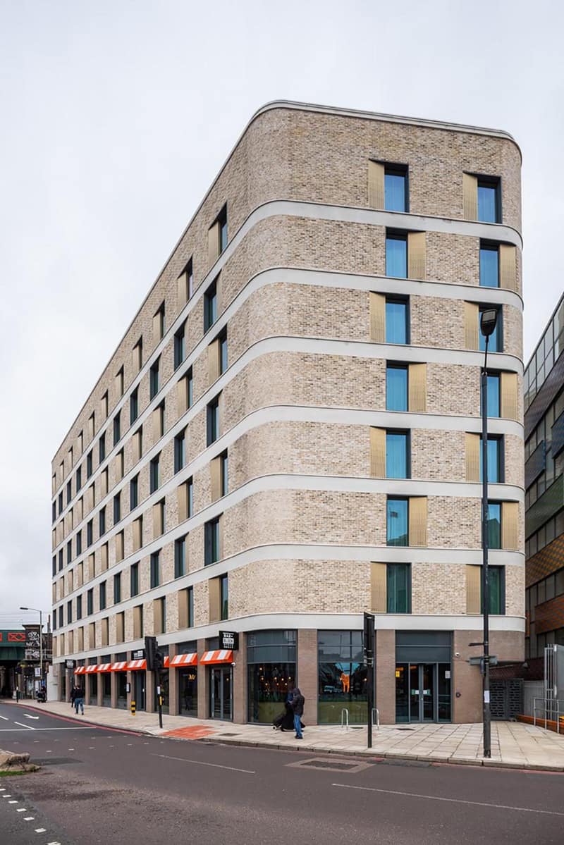 Maldron Hotel Finsbury Park, London — building
