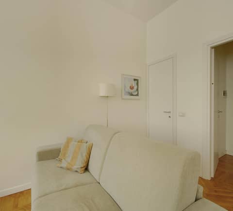 Milan Apartment Rental — hotel room
