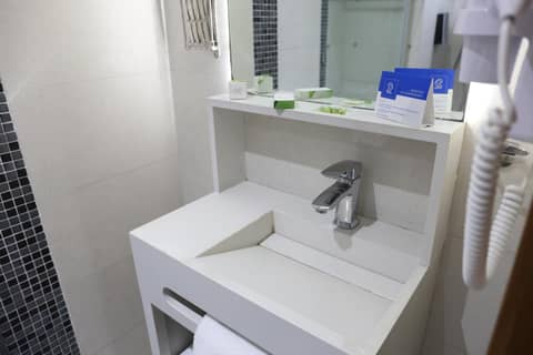 Le 22 Appart'Hotel — bathroom