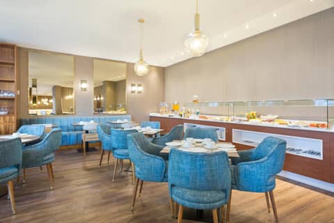 Acta The Avenue — dining