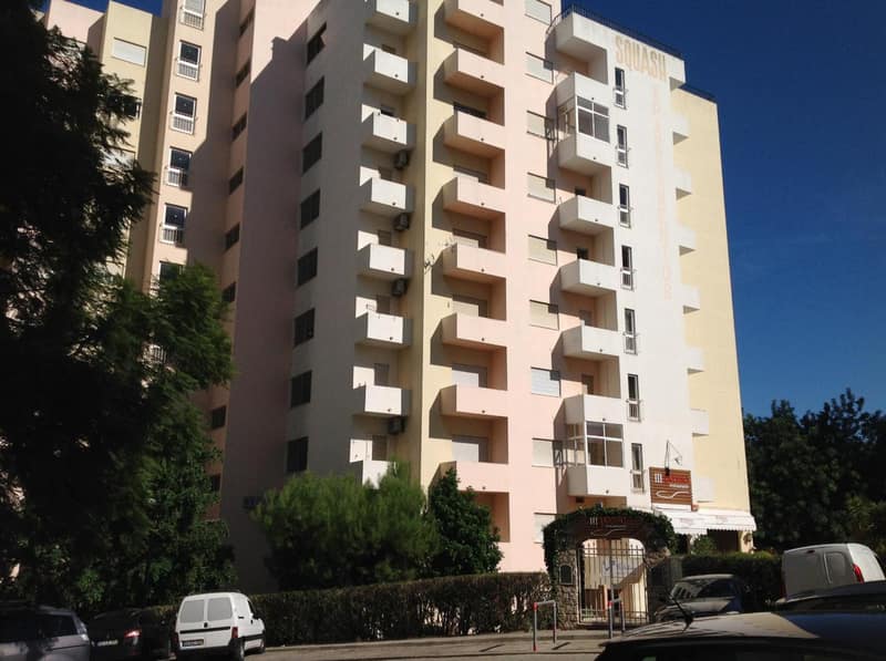 Squash Club Apartamentos — building