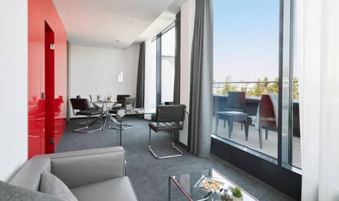 Living Hotel Frankfurt — hotel room