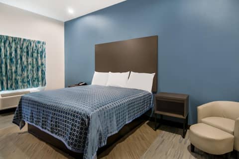 Scottish Inns- Forest Hill — hotel room