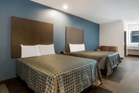 Scottish Inns- Forest Hill — hotel room