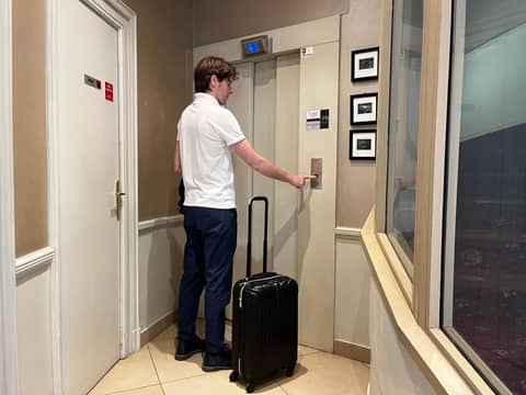 Hotel Viator - Gare de Lyon — human