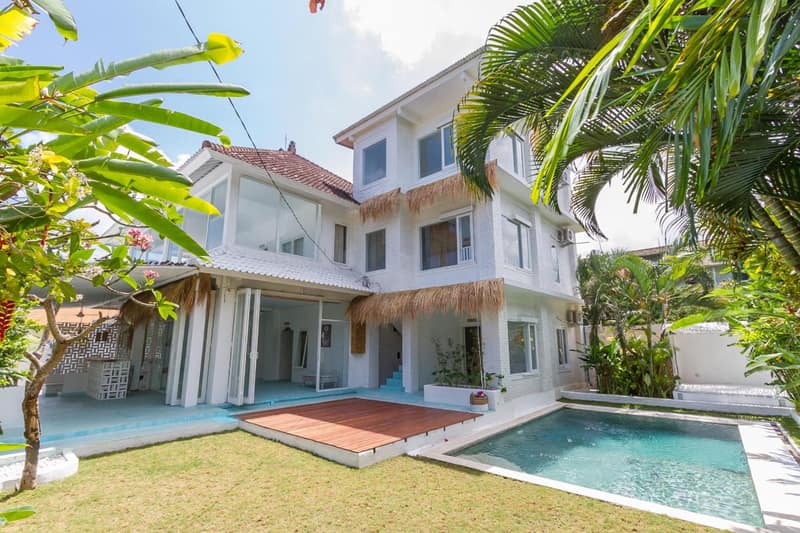 Guru Canggu Art Hotel — building