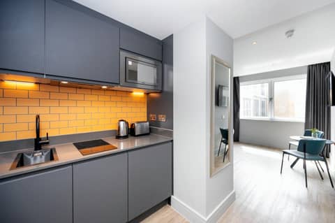 Staycity Aparthotels London Greenwich High Road — kitchen