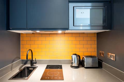 Staycity Aparthotels London Greenwich High Road — kitchen