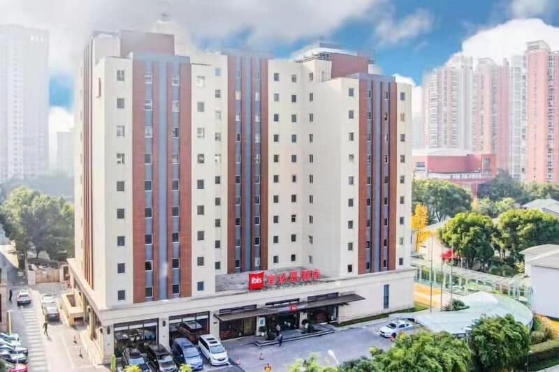 ibis Shanghai Lianyang — photo 1