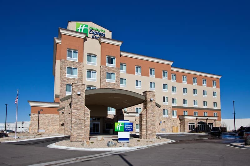 Holiday Inn Express and Suites Denver East Peoria Street by IHG — building