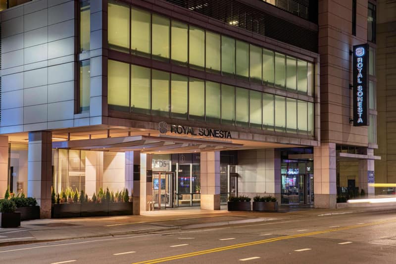 The Royal Sonesta Chicago River North — building