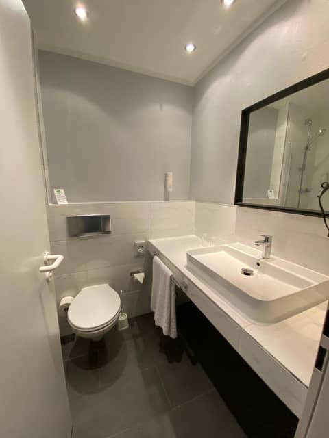 Park Hotel Hamburg Arena — bathroom