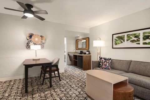 Embassy Suites by Hilton Fort Lauderdale 17th Street — photo 2
