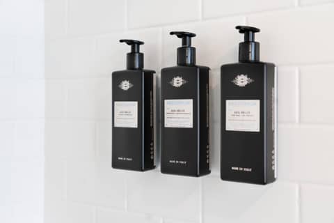 Hotel Saint Clair - Magnificent Mile — bathroom