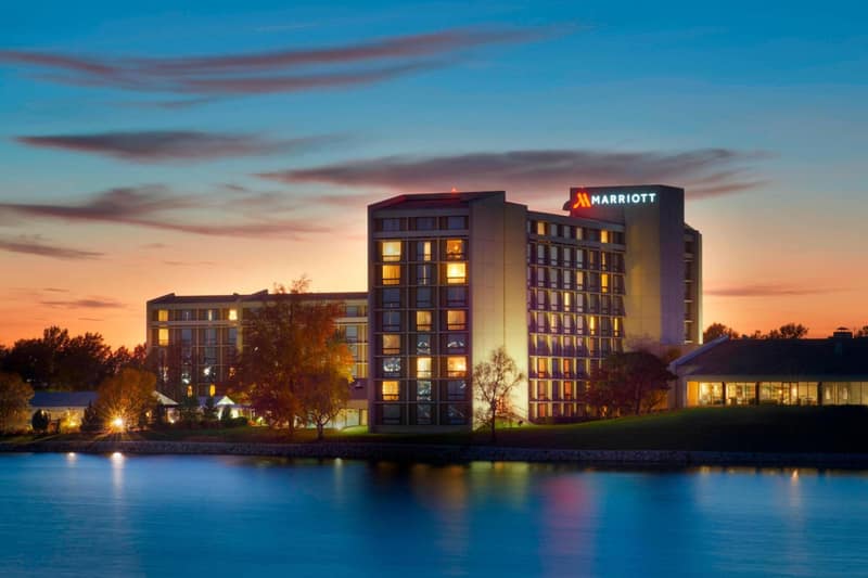 Kansas City Airport Marriott — building
