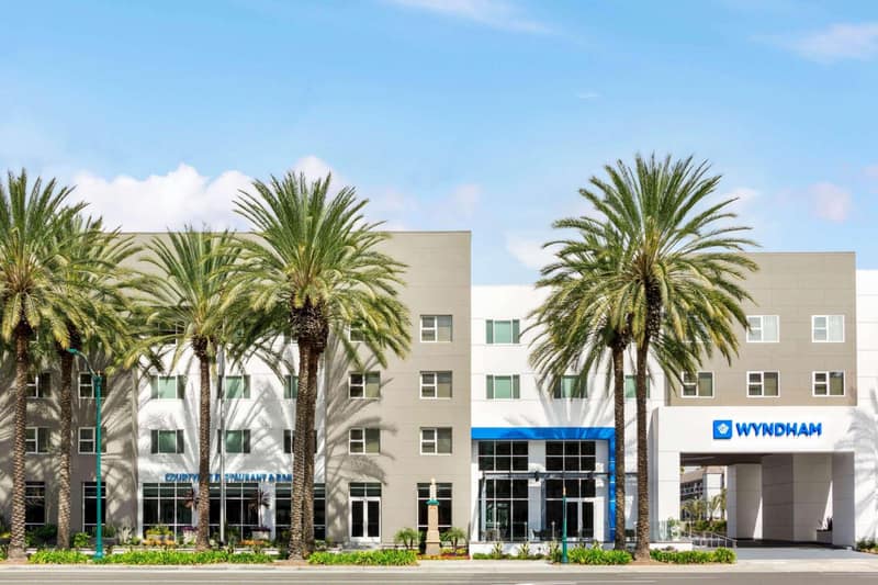 Wyndham Anaheim — building