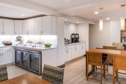 Skyline Hotel Detroit Airport, SureStay Collection by Best Western — kitchen