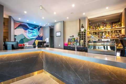 Royal Hotel by Nightcap Social — recepcion & lobby
