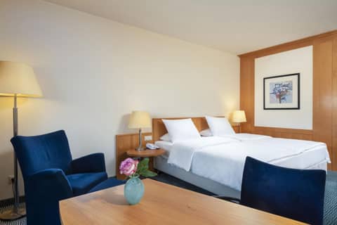 Maritim Hotel Frankfurt — bedroom