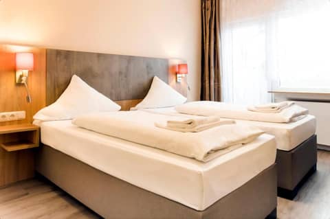 Hotel Royal — hotel room