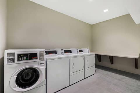 La Quinta Inn & Suites by Wyndham Kansas City Beacon Hill — photo 8