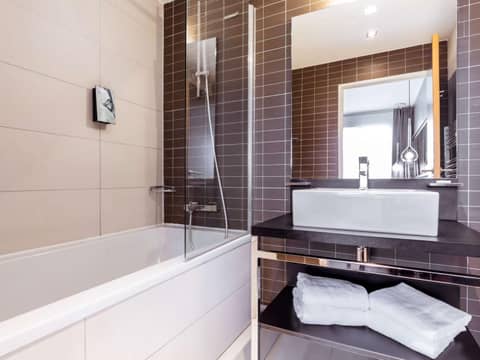 Adagio Nice Centre — bathroom