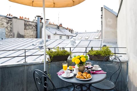 Hôtel Saint-Pétersbourg Opéra & Spa — balance & terrace