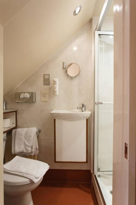 Morgan Hotel — bathroom