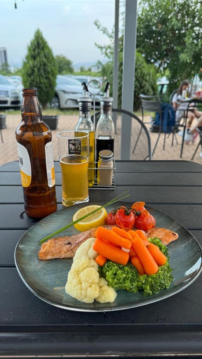 AirportStay bg - shuttle and parking — dining