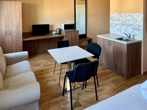 AirportStay bg - shuttle and parking — hotel room