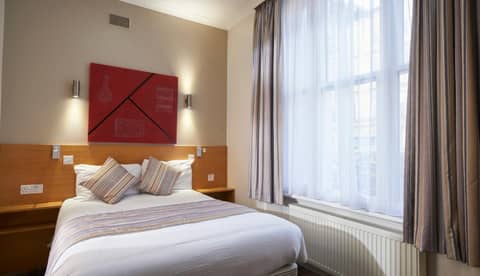 Luna And Simone Hotel — hotel room