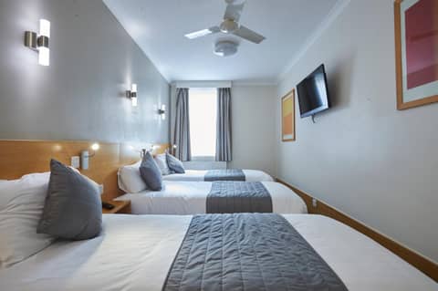 Luna And Simone Hotel — hotel room