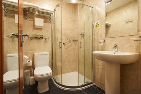 Luna And Simone Hotel — bathroom