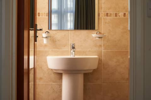 Luna And Simone Hotel — bathroom