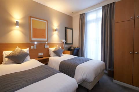 Luna And Simone Hotel — hotel room