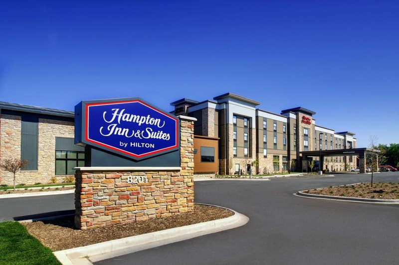 Hampton Inn & Suites Milwaukee West — building