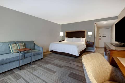 Hampton Inn & Suites Milwaukee West — photo 2