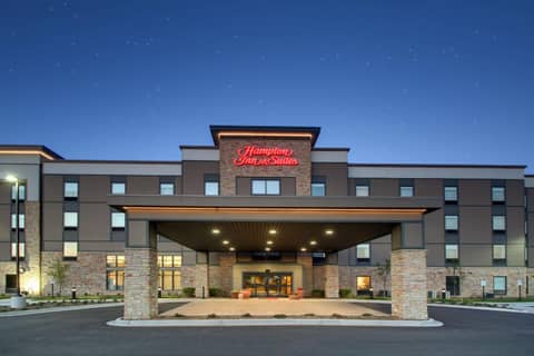 Hampton Inn & Suites Milwaukee West — photo 3