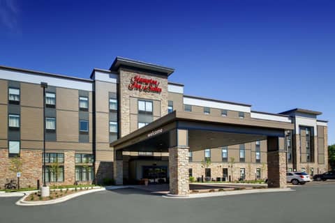 Hampton Inn & Suites Milwaukee West — photo 4