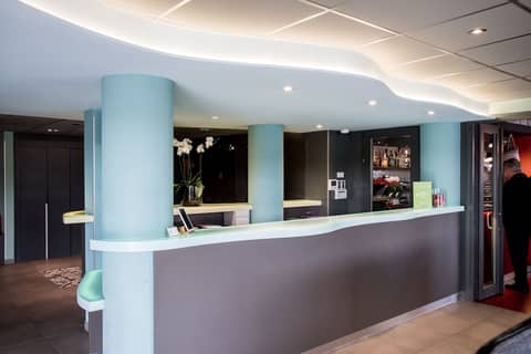 ibis Styles Lyon Confluence — recepcion & lobby