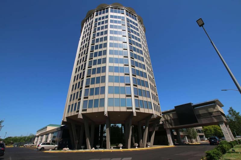 Radisson Hotel Southfield-Detroit — building