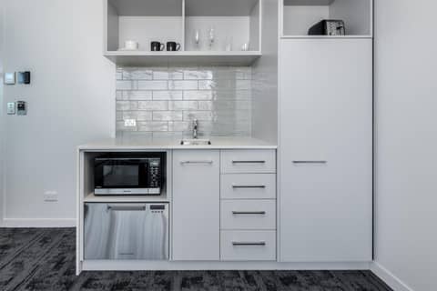 Four Points by Sheraton Auckland — kitchen